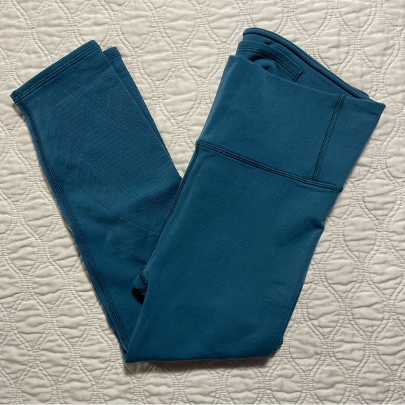 # 206- LULULEMON -Reveal Crop Interconnect - Picture 2 of 7